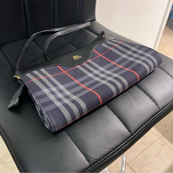 Vintage Burberrys | Nova Check Navy Blue Shoulder Bag - Picture 5 of 7